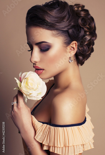 Naklejka na szybę beautiful woman with dark hair with rose