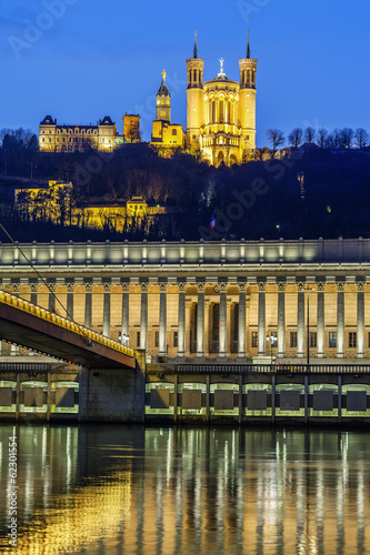 Obraz na płótnie canvas czteroczęściowy "tetraptyk" Saone River w Lyonie w nocy