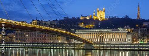 Obraz na płótnie canvas trzyczęściowy "tryptyk" Panoramiczny widok rzeki saone w Lyonie