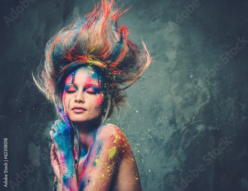 Tapeta ścienna na wymiar Young woman muse with creative body art and hairdo