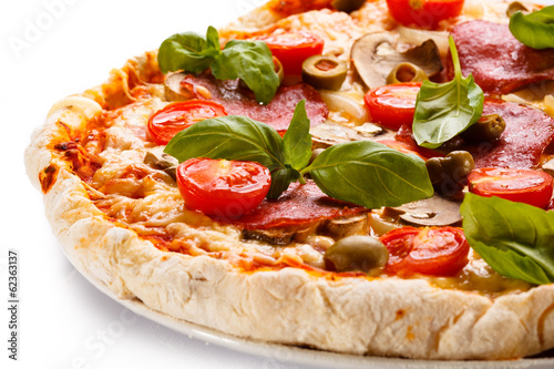 Board z aluminiowym obramowaniem Pizza na białym tle