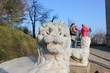 Skulptur eines Löwen aus Stein auf dem Grazer Schloßberg