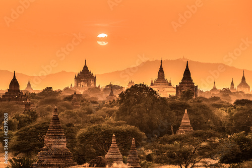 tamples-of-bagan-birma-myanmar-asia