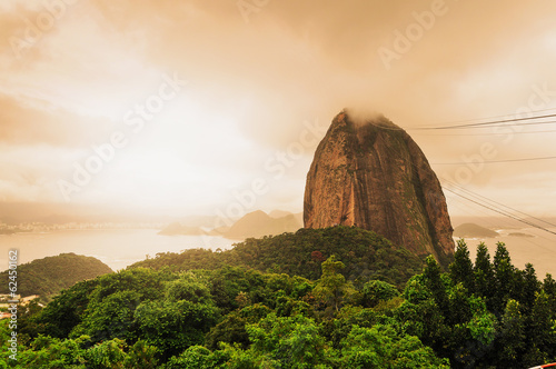 Board z aluminiowym obramowaniem Wieczór widok sugarloaf góry Rio De janerio Brazil