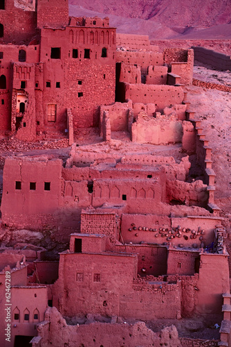 Plakat na papierze fotorealistycznym Drzewo migdałowe i ait benhaddou ksar kasbah, Maroko, Afryka, befo