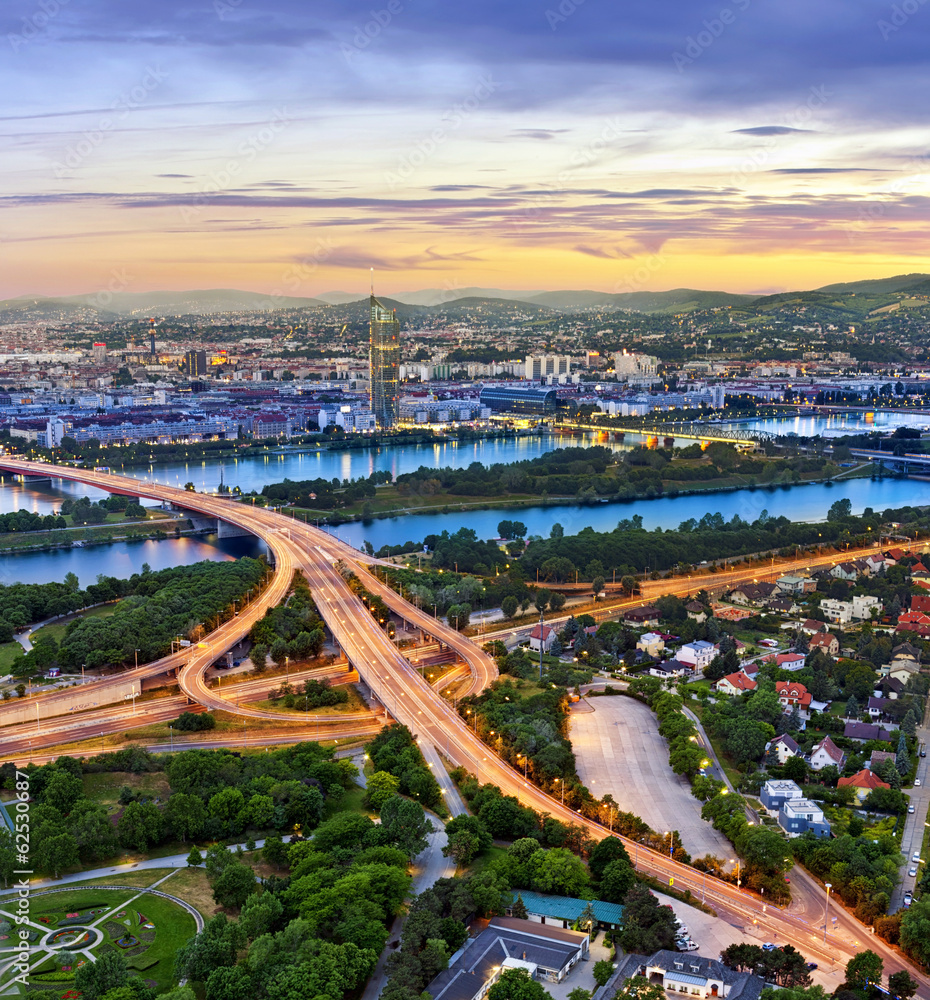 Obraz na płótnie Vienna with the Danube River, Danube Island and highway junction w salonie