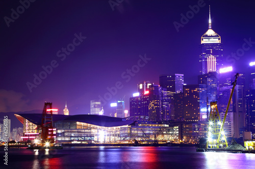 Board z aluminiowym obramowaniem Hongkong miasto nocą
