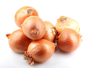 Wall Mural - Fresh onion bulbs isolated on white background