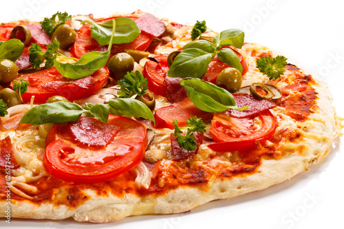 Board z aluminiowym obramowaniem Pizza na białym tle
