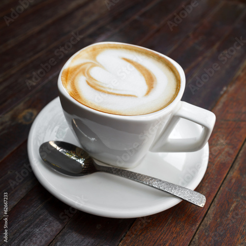 Board z aluminiowym obramowaniem Filiżanka kawy latte
