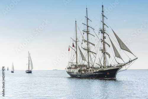 Plakat na zamówienie Tall ship on blue water horizontal