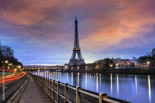 Naklejka ścienna Tour Eiffel Paris et Pont Bir-Hakeim