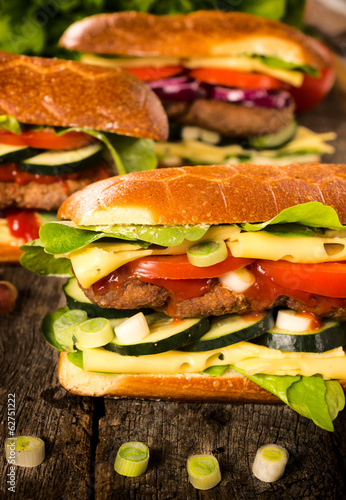 Naklejka samoprzylepna Świeże kanapki z burgerami