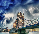 Fototapeta Londyn - Dramatic sky over Tower Bridge and river Thames - London