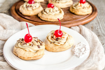 Sticker - Meringue with maraschino cherries