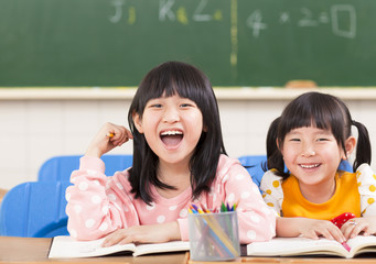 Canvas Print - cute smiling kids in the classroom