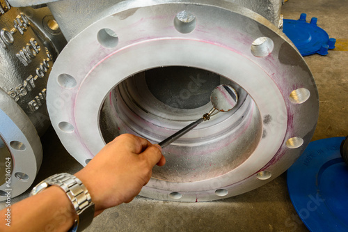 Fotografie, Obraz Visual Inspection and Liquid Penetrant Testing
