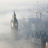 Fototapeta Londyn - Heavy fog hits London