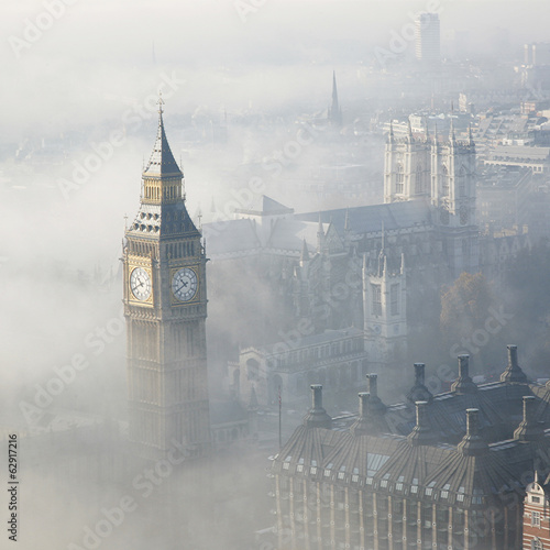 Obraz w ramie Heavy fog hits London