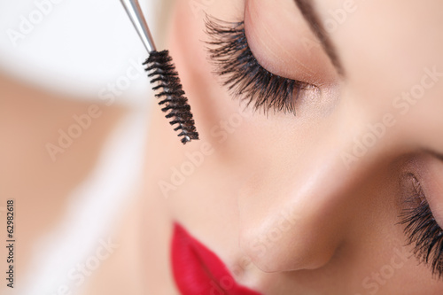 Poster Woman eye with beautiful makeup and long eyelashes. Mascara