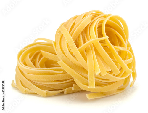 Fotomural Italian egg pasta nest isolated on white background