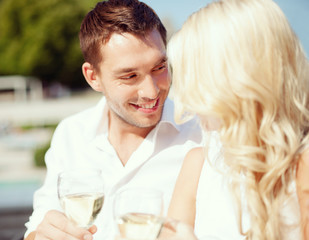 Poster - couple drinking wine in cafe