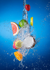 Poster - Pieces of exotic fruit in water splash