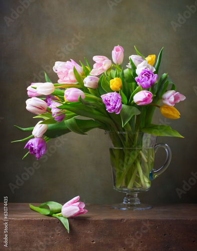 Fototapeta na wymiar Still life with colorful tulips