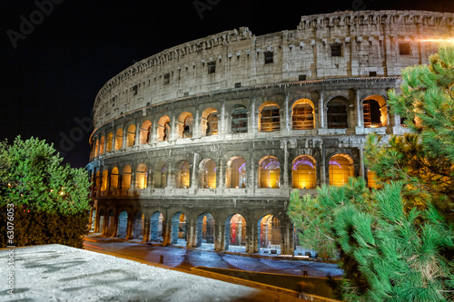 Obraz na płótnie canvas Wgląd nocy colosseo Rome