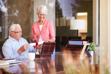 Canvas Print - Senior Couple Putting Will Into Box