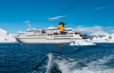 Wall Mural - Cruise liner in Antarctica