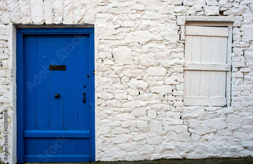 Nowoczesny obraz na płótnie blue door and stone work detail of old Irish cottage