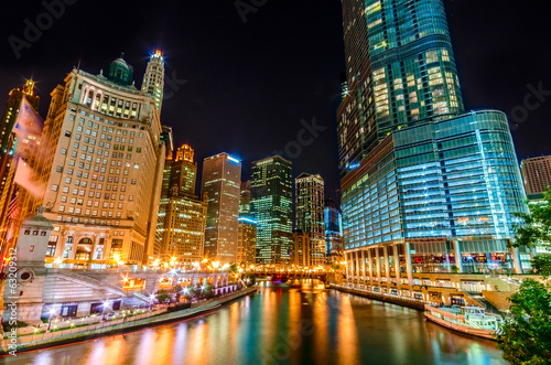 Plakat na papierze fotorealistycznym Noc w rzece chicago