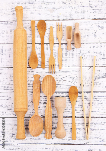 Naklejka - mata magnetyczna na lodówkę Wooden kitchen utensils on table close-up