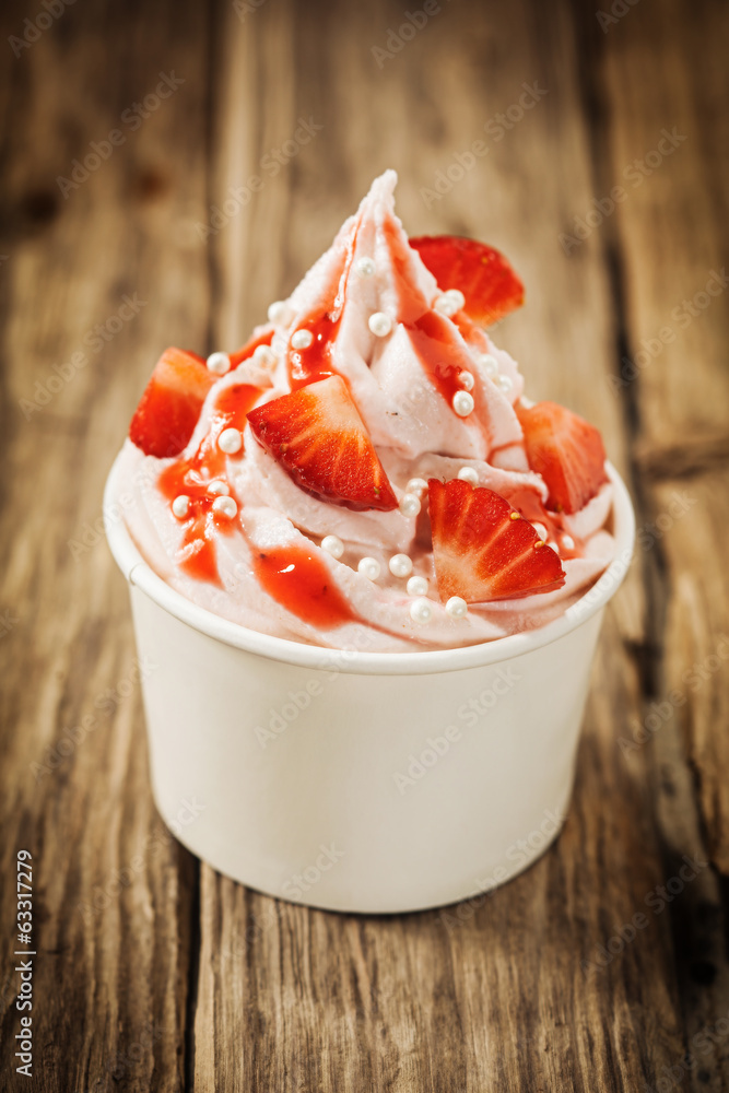 Fresh strawberries with vanilla ice cream