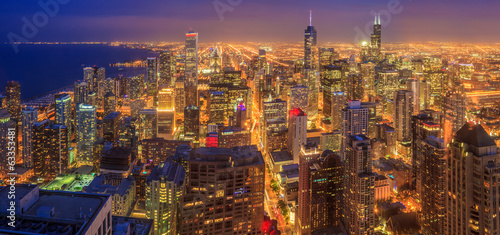 nocny-widok-na-niesamowicie-oswietlone-chicago