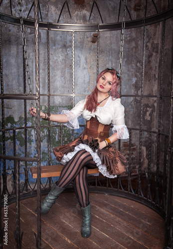 Obraz na płótnie canvas trzyczęściowy "tryptyk" Piękna steampunk kobieta w klatce