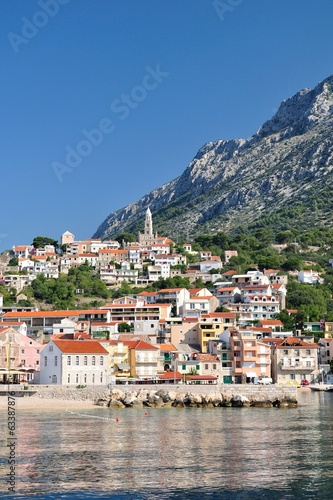 Board z aluminiowym obramowaniem Wioska igrane z wierza w Croatia