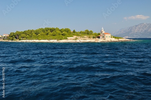 Board z aluminiowym obramowaniem Latarnia morska w pobliżu sucuraj w chorwacji