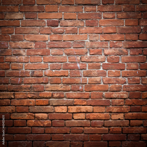stary-ceglany-mur