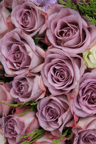 Fototapeta na wymiar Purple roses in a wedding arrangement