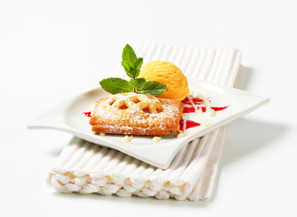 Poster - Little apricot pie with ice cream