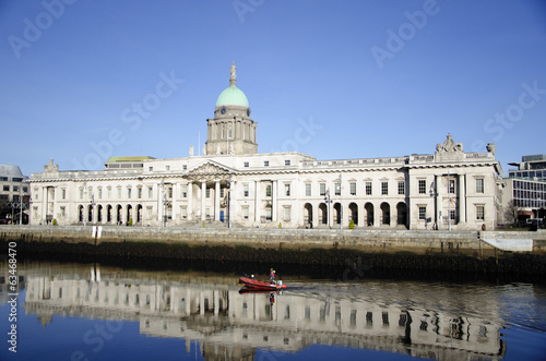Naklejka samoprzylepna Zwyczajowy dom, dublin - irlandia