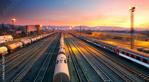 Cuadros en Lienzo Cargo freight train railroad station