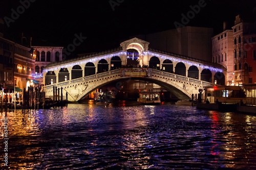 Tapeta ścienna Most Rialto w Wenecji - noc