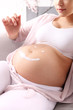 Radosny ciążowy brzuszek