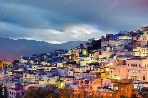 Plakat na papierze fotorealistycznym Zmierzch na Chefchaouen błękitnym miasteczku przy Morocco