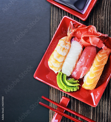 Naklejka samoprzylepna Bułki i sushi i chopstick