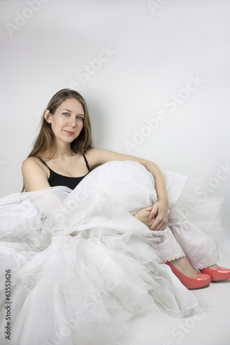 Fotografía Woman wearing crinoline and orange shoes