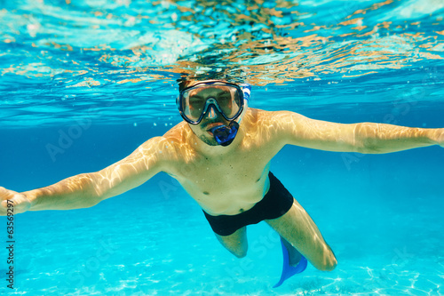 Naklejka samoprzylepna Człowiek z maską snorkeling